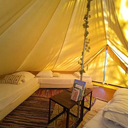 Tipi Coloré à La Ferme à La Glamping